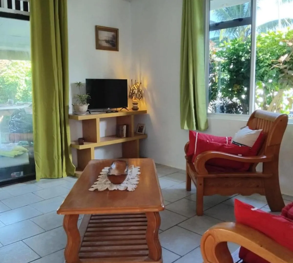 La Maison Du Lac contacts
